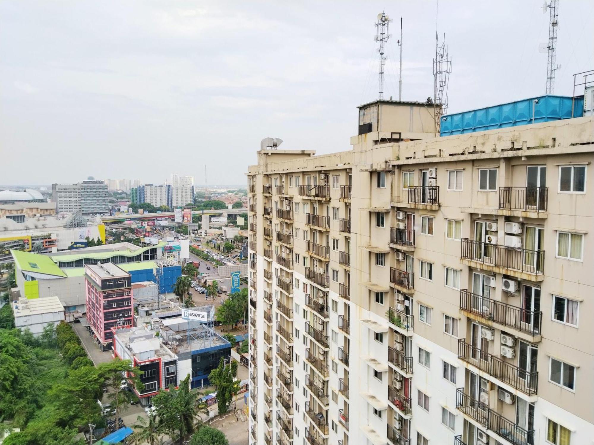 Amerta Room Apartemen Mutiara Powered By Cocotel Bekasi Exterior photo