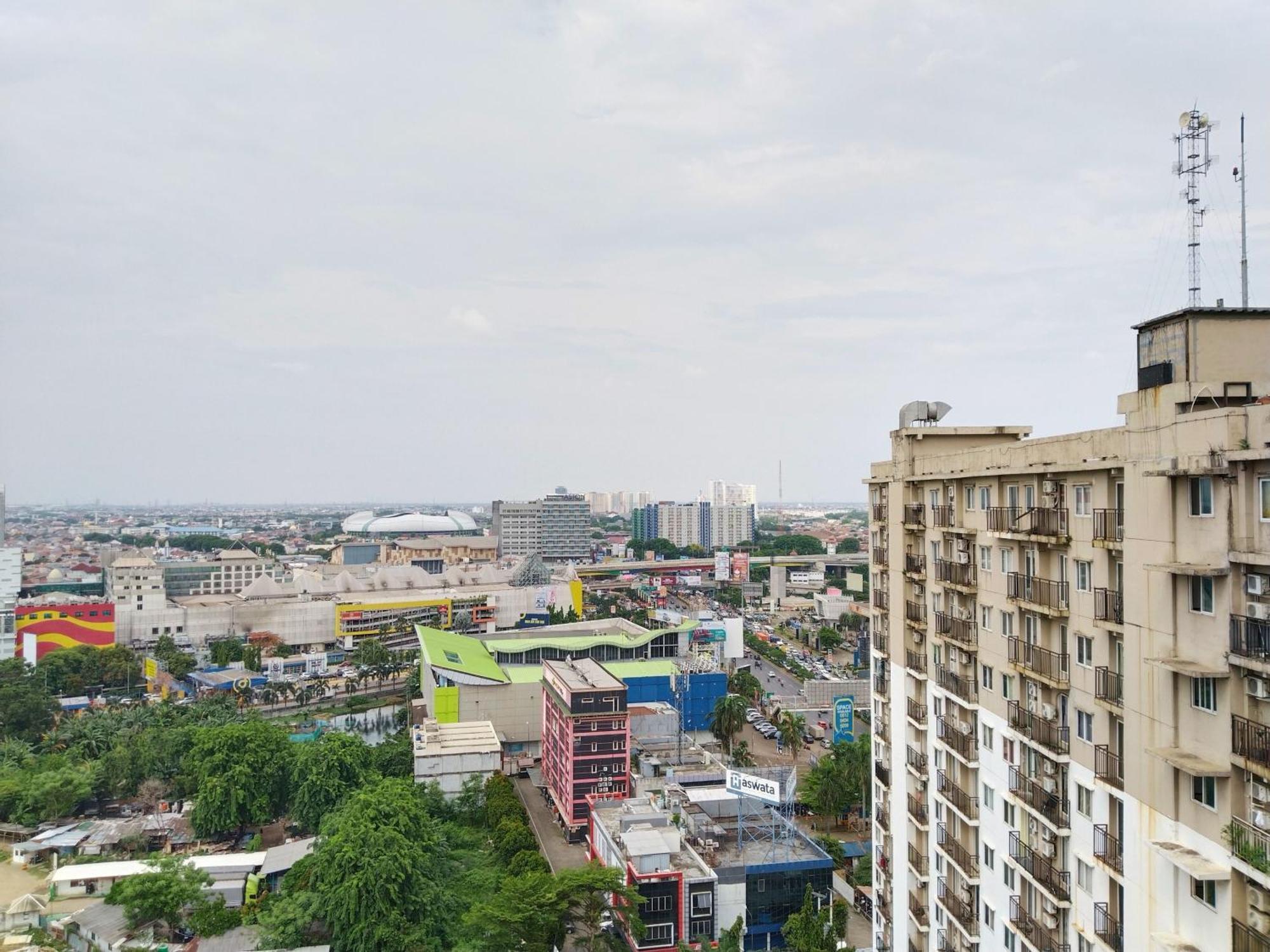 Amerta Room Apartemen Mutiara Powered By Cocotel Bekasi Exterior photo