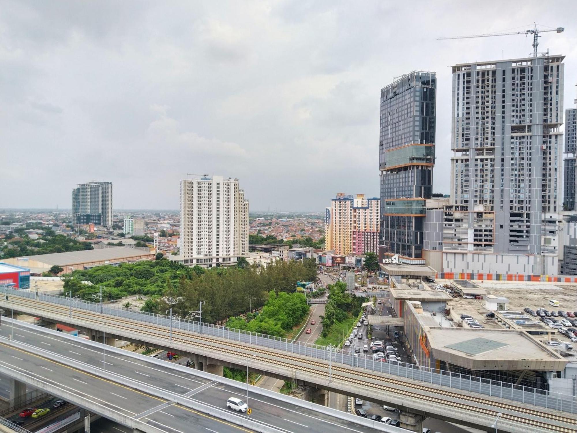 Amerta Room Apartemen Mutiara Powered By Cocotel Bekasi Exterior photo