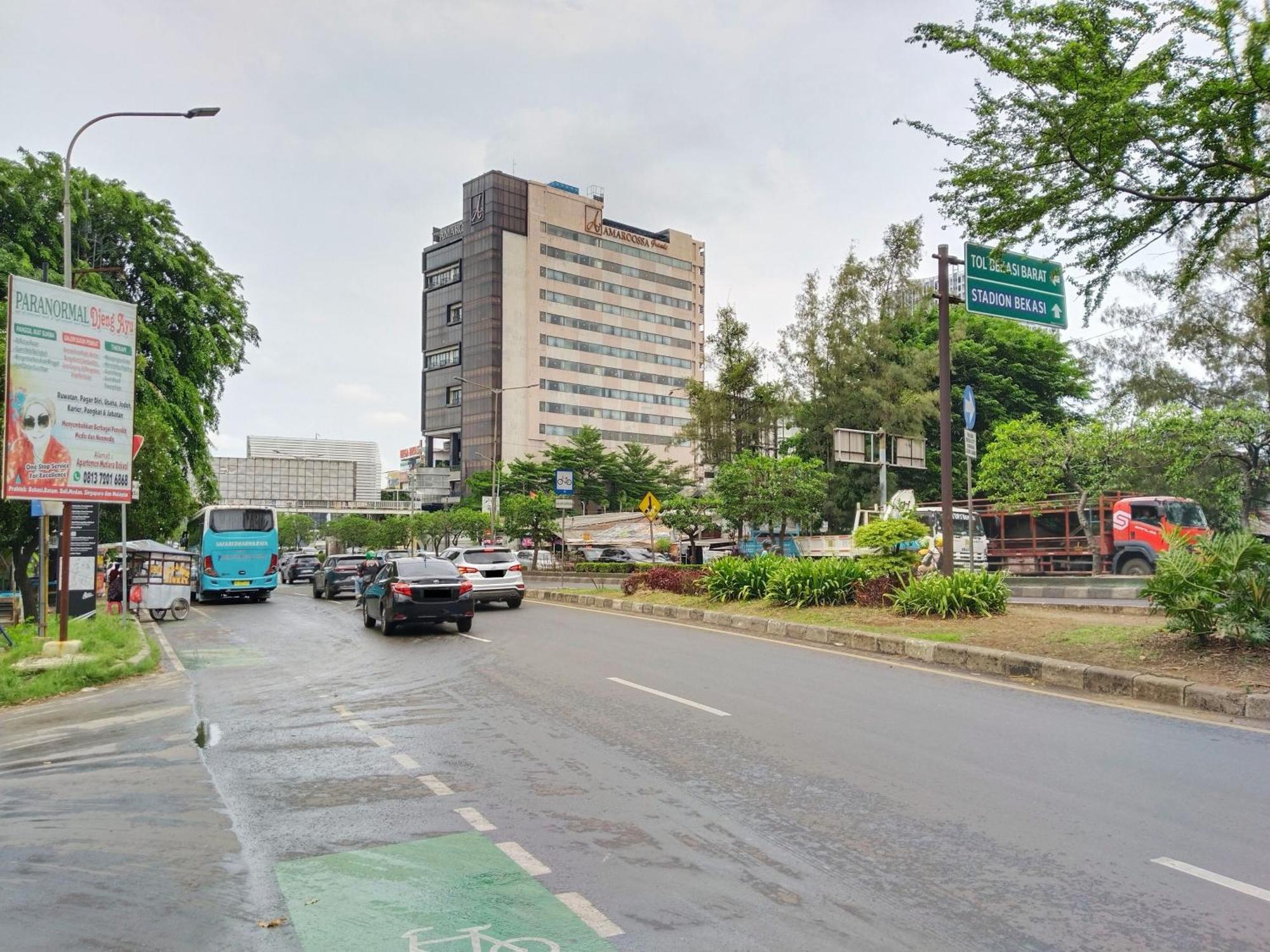 Amerta Room Apartemen Mutiara Powered By Cocotel Bekasi Exterior photo